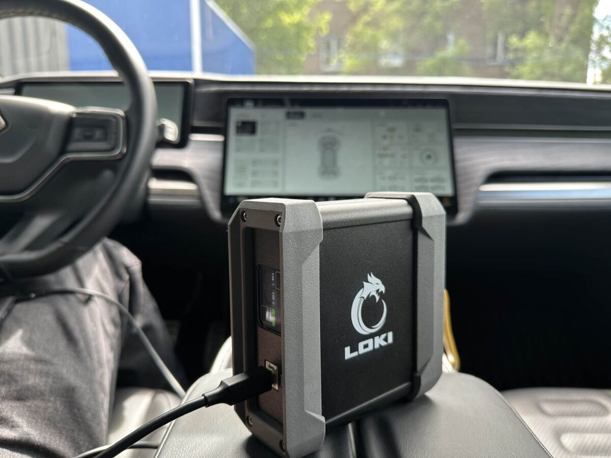 LOKI PRO: Tesla ve Rivian için tek platformda teşhis, servis ve programlama